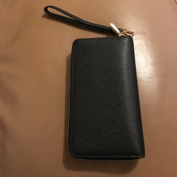 Black Michael Kors Fulton wristlet/ wallet - Picture 2 of 6